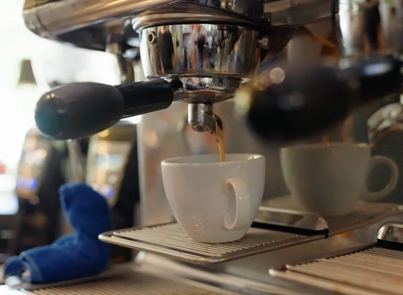 Espresso-Maschine im Einstein Café Ulm